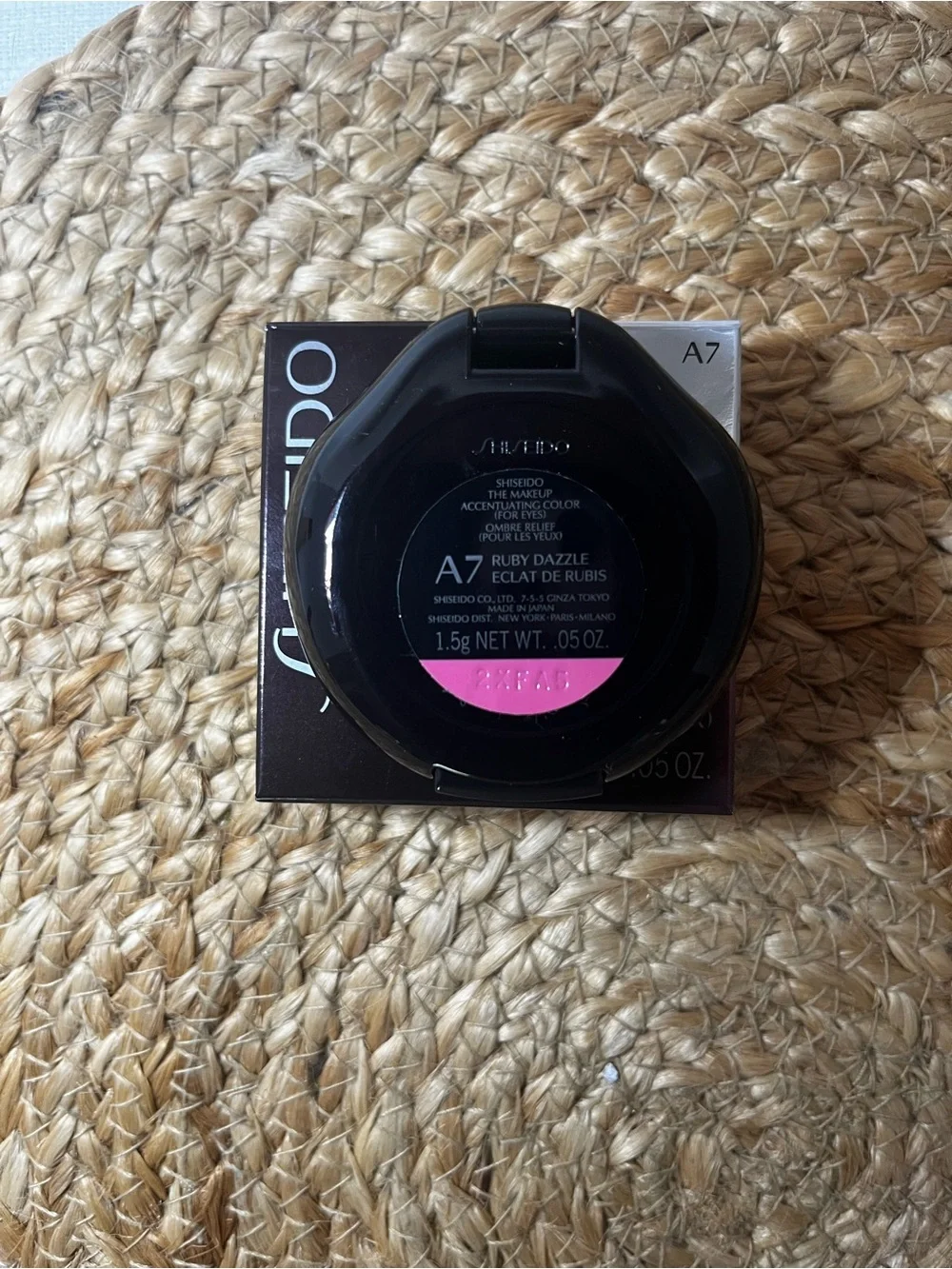 Shiseido The Make up Accentuating Eyeshadow A7 (Ruby Dazzle) NWT